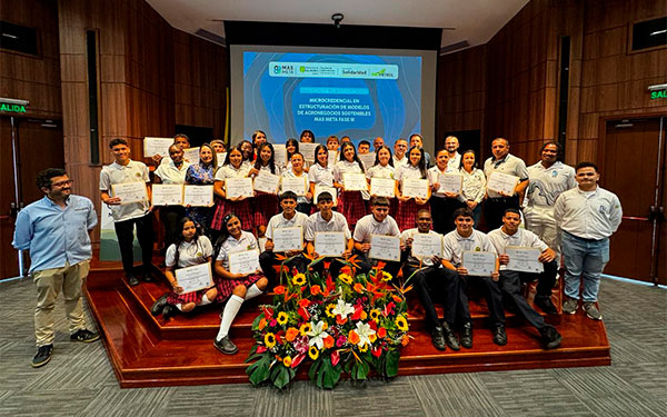 MAS Meta certifica estudiantes en Agronegocios sostenibles