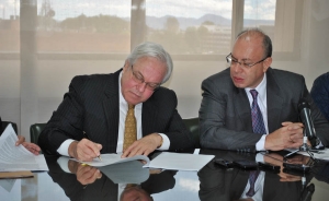 Confec&aacute;maras y Registradur&iacute;a sellan acuerdo de beneficio empresarial