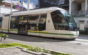 &iexcl;At&oacute;nitos!