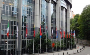 UE aprueba cambios en su fondo con garant&iacute;as a los pa&iacute;ses de fuera del euro