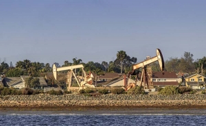 Juristas aseguran que lo peor de la crisis petrolera est&aacute; por venir