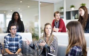 Estudiantes de Cali se grad&uacute;an en programas de tercerizaci&oacute;n