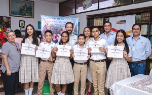 La toga de Ternium: Por excelencia acad&eacute;mica bec&oacute; 102 estudiantes