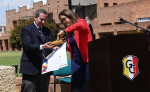Educaci&oacute;n de calidad, herramienta vital para la paz: Parody