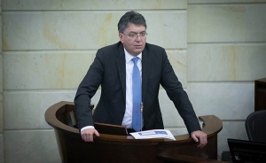 MinHacienda se reuni&oacute; con inversionistas en Londres