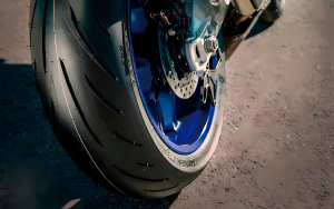 Bridgestone BATTLAX HYPERSPORT S22, complemento en motos de BMW