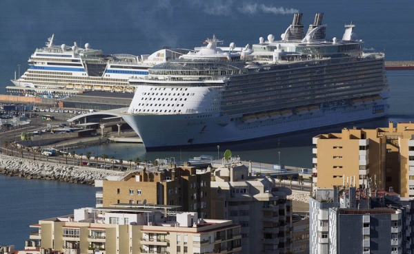 El barco m&aacute;s grande del mundo llega a Barcelona y dejar&aacute; 27 millones en Espa&ntilde;a