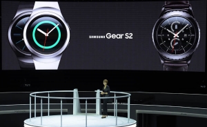 El reloj circular de Samsung, Gear 2, llegar&aacute; al mercado en octubre