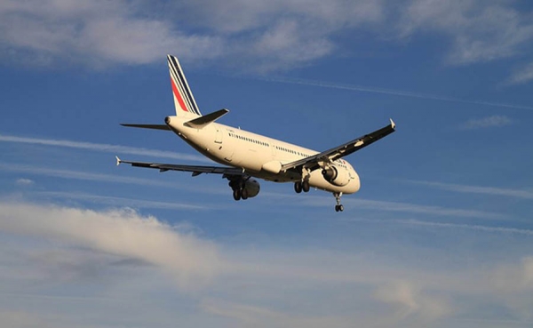 Trabajadores de Air France agreden a directivos cuando anunciaban despidos