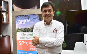 Caficultor, es el eslab&oacute;n m&aacute;s d&eacute;bil, pero el &uacute;nico indispensable: V&eacute;lez Vallejo