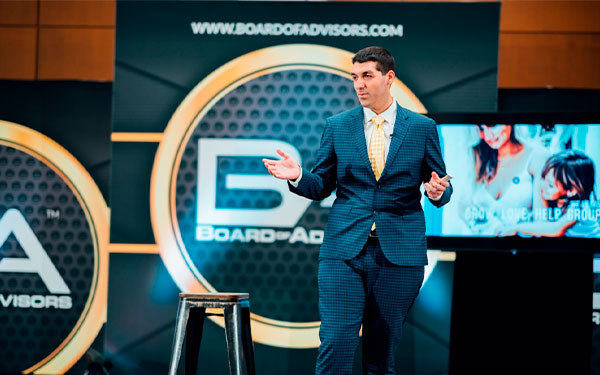Emprendimiento colombiano debe tener visi&oacute;n global: Iv&aacute;n Anz