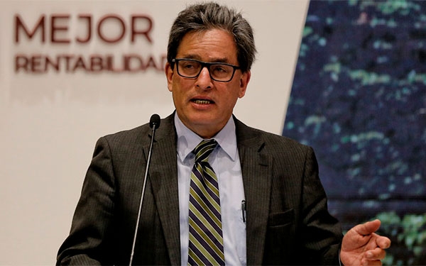 Tras fracasar con tributaria y encender el pa&iacute;s, renunci&oacute; Minhacienda