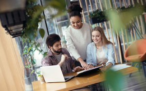 Sector asegurador disminuye brecha laboral entre hombres y mujeres