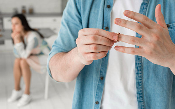 Separaci&oacute;n de cuerpos por m&aacute;s de dos a&ntilde;os disuelve sociedad conyugal