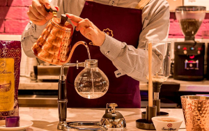 Caf&eacute; San Alberto, en taza, toda una obra de arte