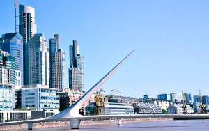 Por falta de reservas acelerar&iacute;a privatizaci&oacute;n de empresas en Argentina