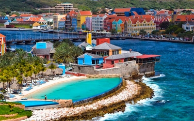 Curazao, santuario de sol con playa y decorado con casitas de colores