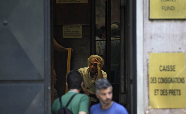 Fitch dice que banca griega necesita 15.900 millones euros de capitalizaci&oacute;n