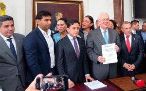 Petro se estrena en el Congreso, present&oacute; proyecto de reforma tributaria