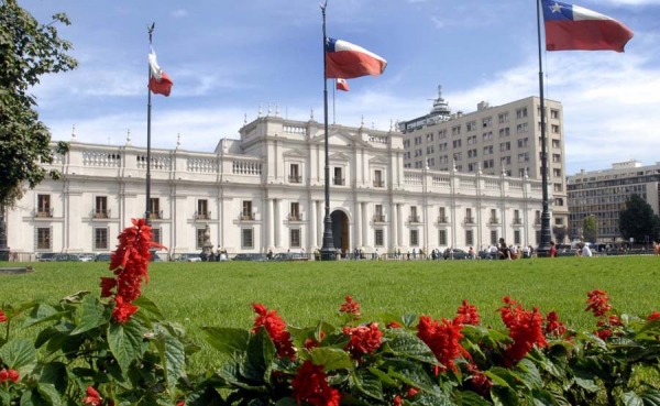 Chile abre posibilidad de que frontera con Bolivia funcione 24 horas